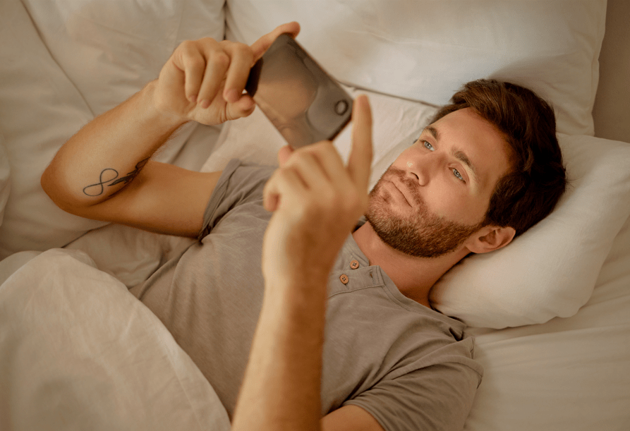 壹邦健康科普：睡前玩手机的危害你知道吗？